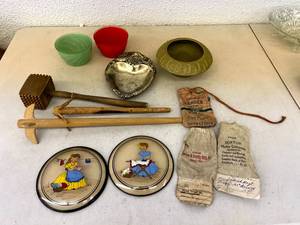 lot 149 image: Mixed Vintage Lot