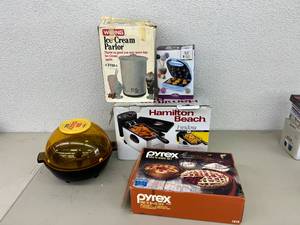 lot 169 image: Small Kitchen Appliance Lot