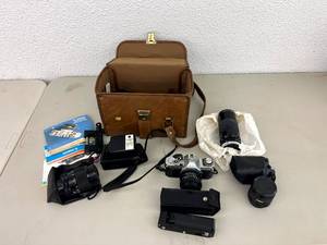 lot 178 image: Canon Camera & Extras