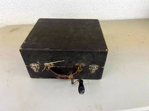 lot 190 image: The Swanson Vintage Record Player