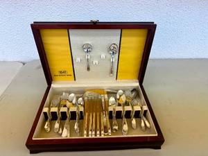 lot 194 image: Flatware