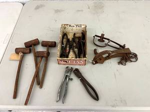 lot 197 image: Traps & Tools