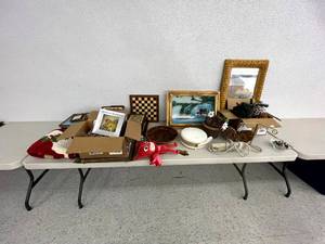 lot 209 image: Everything on Table