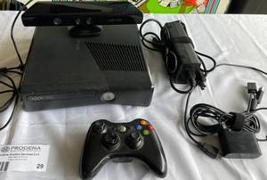 lot 29 image: Xbox 360 Non Working Console with Controller, Connect Camera
