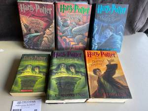 lot 66 image: Lot of Harry Potter Books