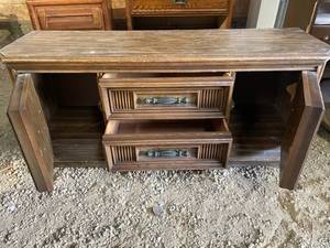 lot 161 image: Vintage Ornate Carved Solid Wood Entertainment Center Footboard Bench