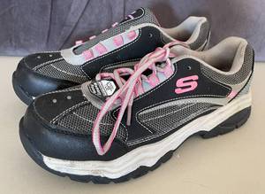 lot 88 image: Skechers Womens Work Steel Toe Shoes Size 7.5