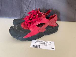 lot 91 image: Nike Air Huarache RedBack Athletic Running Shoe Mens Size 8.5