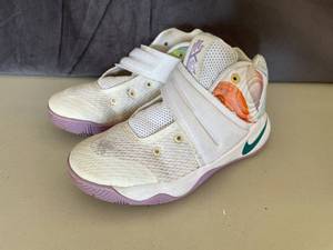 lot 92 image: Youth Nike Kyrie 2 Easter Shoes Preschool Girls Size 12