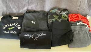 lot 112 image: Lot of Womens Juniors Hoodies, Sweatshirts, and Pants.  Size Juniors Large