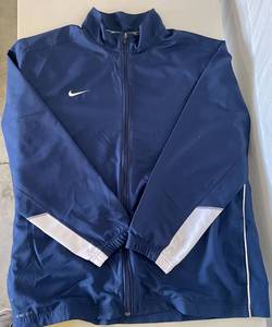 lot 119 image: Nike Dri-Fit Mens Zip Front Light Weight Jacket Size 4XL