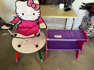 lot 130 image: Toddler Table, tent chair, Shelf