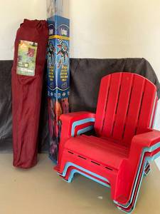 lot 132 image: 4 Toddler chairs 1 Adult chair and a Kite