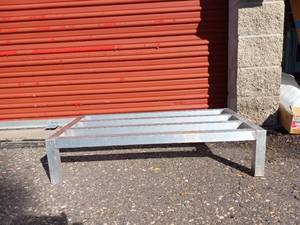 NSF WALK-IN COOLER FLOOR RACK