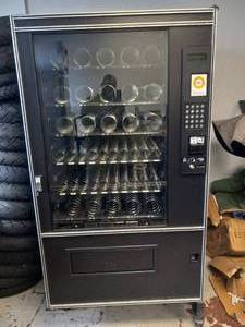 AMS SNACK VENDING MACHINE