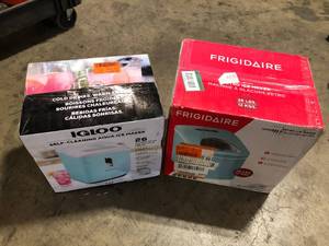 Lot of Assorted Ice Makers Customer Returns See Pictures