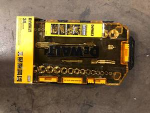 DEWALT 14 in. and 38 in. Drive Socket Set (34-Piece) Customer Returns See Pictures
