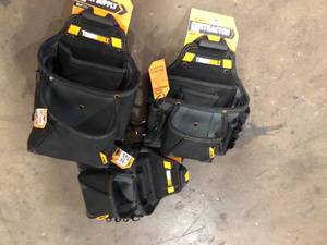 TOUGHBUILT ClipTech Contractor Pouch in Black with 23 pro-grade pockets and extreme-duty hammer loop   Customer Returns See Pictures