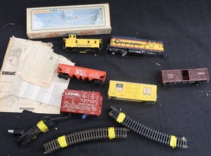 lot 4 image: LIONEL HO TRAIN SET