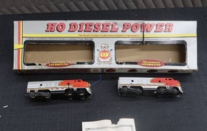 lot 8 image: 2 HO DIESEL POWER ENGINES IN ORIGINAL BOX.