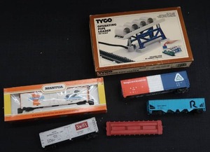 lot 11 image: BOXED  MINNASOTA  MANTUA  PLUS MORE