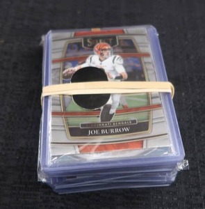 lot 27 image: ASSORTED SPORTS CARDS