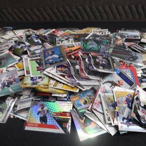 lot 33 image: LARGE LOT OF FOOTBALL CARDS  SOME BASEBALL