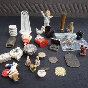 lot 40 image: VINTAGE COLLECTIBLE BITS AND PIECES  GOLD CASINO COIN