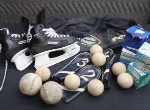 lot 46 image: HOCKEY SKATES AND ASSORTED OTHER SPORTING ITEMS