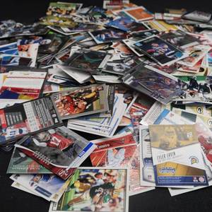 lot 49 image: COLLECTIBLE CARDS