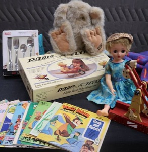 lot 62 image: VINTAGE CHILDRENS LOT