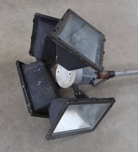 lot 71 image: HALOGEN LIGHTS WITH POLE