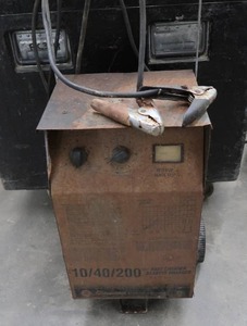 lot 72 image: SCHUMACHER BATTERY CHARGER
