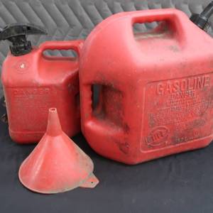 lot 86 image: BLITZ GASOLINE CANS AND FUNNEL