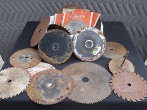 lot 94 image: HUGE LOT OF ROUND SAW BLADES