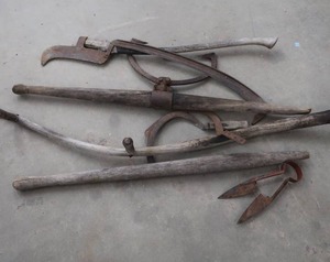 lot 97 image: VINTAGE HARVEST TOOLS