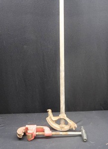 lot 101 image: PIPE BENDER AND PIPE CUTTER
