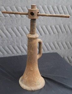 lot 110 image: VINTAGE RAILROAD SCREW JACK