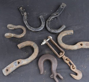 lot 113 image: LARGE LOT OF HOOKS
