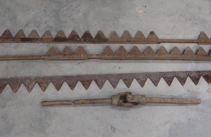 lot 115 image: THREE VINTAGE SICKLE BAR MOWER BLADES