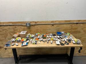 lot 97 image: Lot of Electrical Items