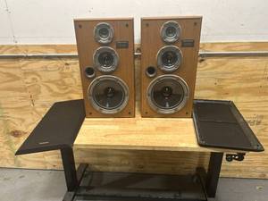lot 106 image: Vintage Pair of TECHNICS of SB-CR55 3 Way Speaker Systems