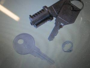 lot 33 image: 3 HON Chrome Lock Core Replacement ...