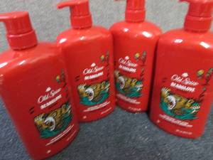 lot 120 image: 4- 30 oz Old Spice BearGlove Body W...