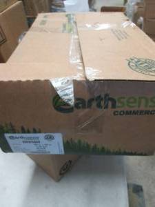 lot 247 image: Case of 100 Earth Sense 60 Gallon 3...