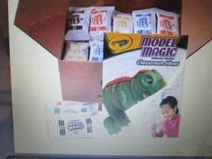 lot 268 image: Crayola Model Magic Modeling Compou...