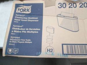 lot 271 image: Tork Countertop Multifold Hand Towe...