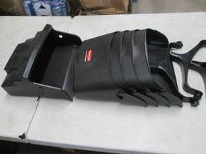 lot 283 image: Rubbermaid Black Dustpans...