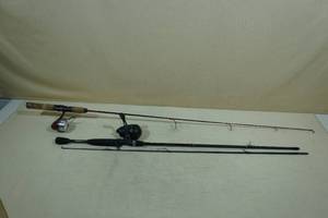 46 Shakespeare Synergy Fishing Pole with 6 Zebco 33 Tactical