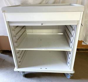 MSRP $2600 HIGH QUALITY&nbspStanley Innerspace Model 4300HC Half Cart&nbspRoll Top Storage Supply Cart (Short Version)&nbsp42.5 T x 37 W x 27 D - Locking - No Key (Can Be Purchase Online) Great Condition Includes 1 Removable Shelf